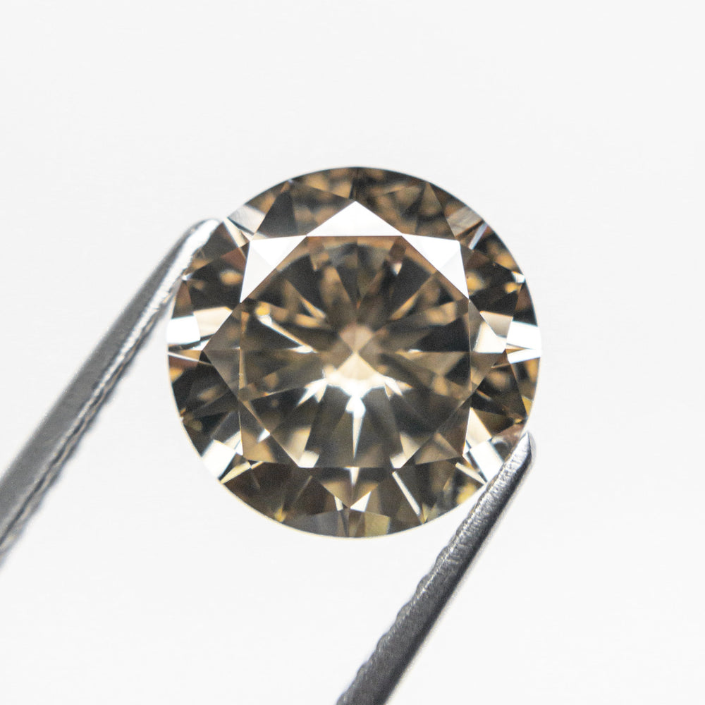 
            
                Load image into Gallery viewer, 3.01ct 9.44x9.37x5.32mm VS1 C6 Round Brilliant 19910-02
            
        