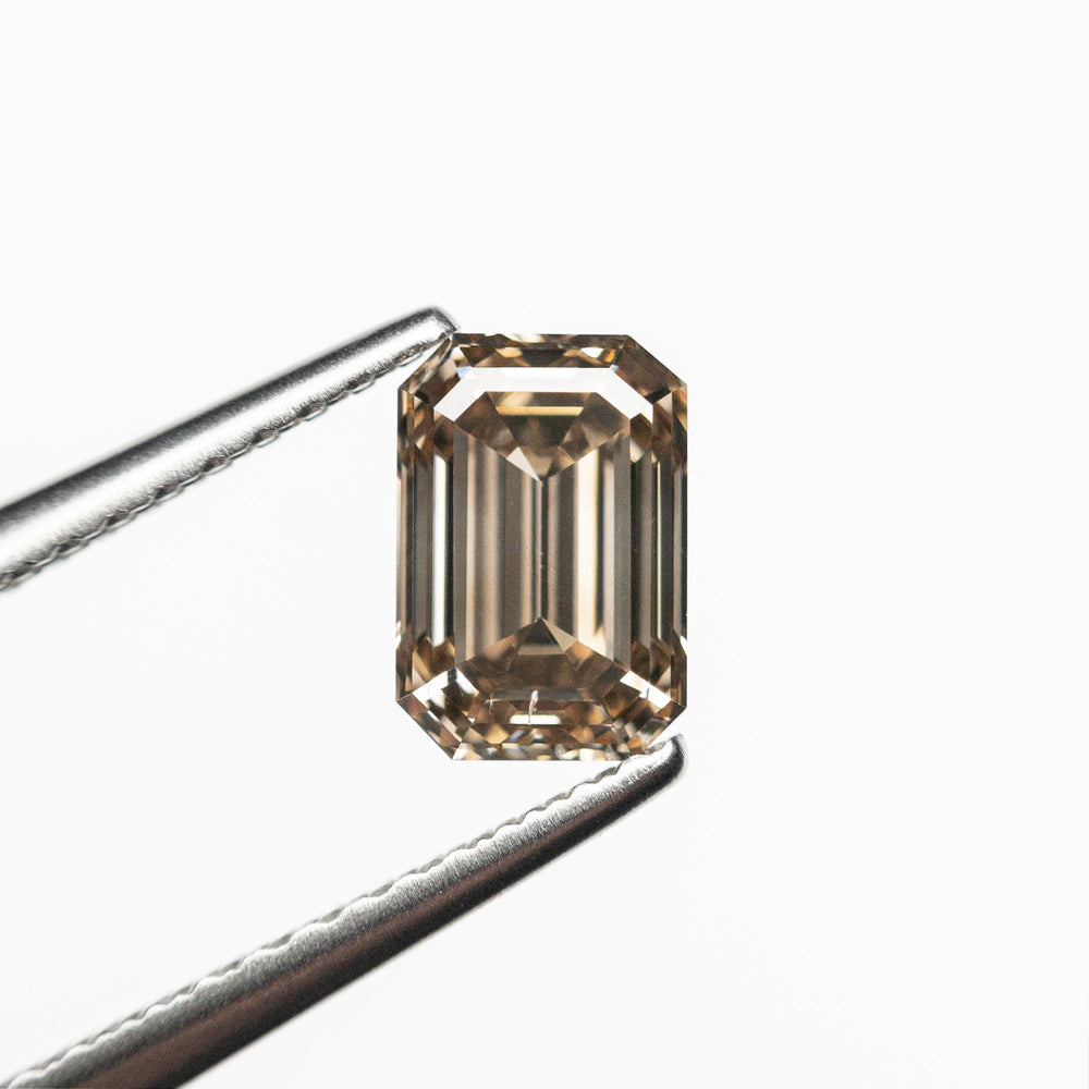 
            
                Load image into Gallery viewer, 1.02ct 6.47x4.39x3.41mm SI1 C6 Cut Corner Rectangle Step Cut 20705-40
            
        
