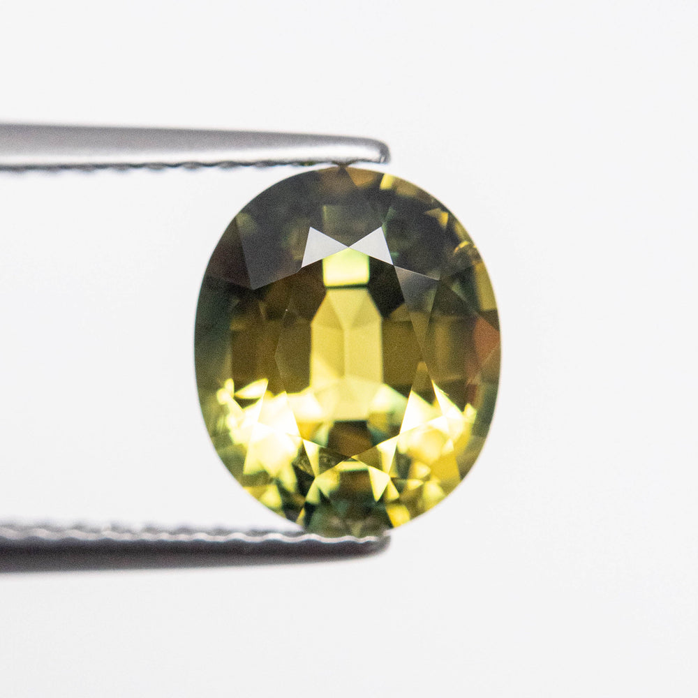 
            
                Load image into Gallery viewer, 2.29ct 8.52x7.06x4.78mm Oval Brilliant Sapphire 23495-10
            
        