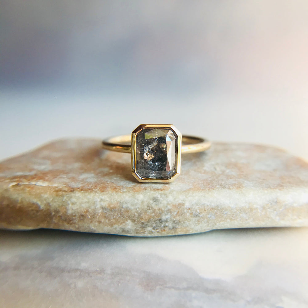 
            
                Load image into Gallery viewer, Capulet Ring
            
        