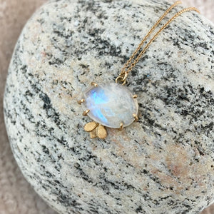 
            
                Load image into Gallery viewer, Moonstone Flora Necklace
            
        
