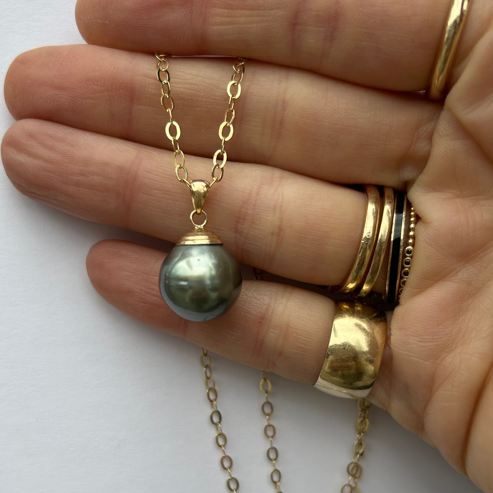 
            
                Load image into Gallery viewer, Grey Pearl Pendant
            
        